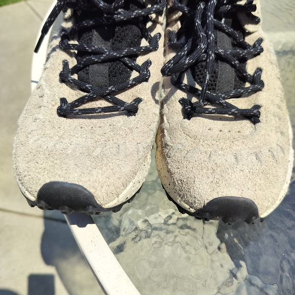 Stylish Men's Athletic Shoes in Black and Tan - Picture 13 of 15